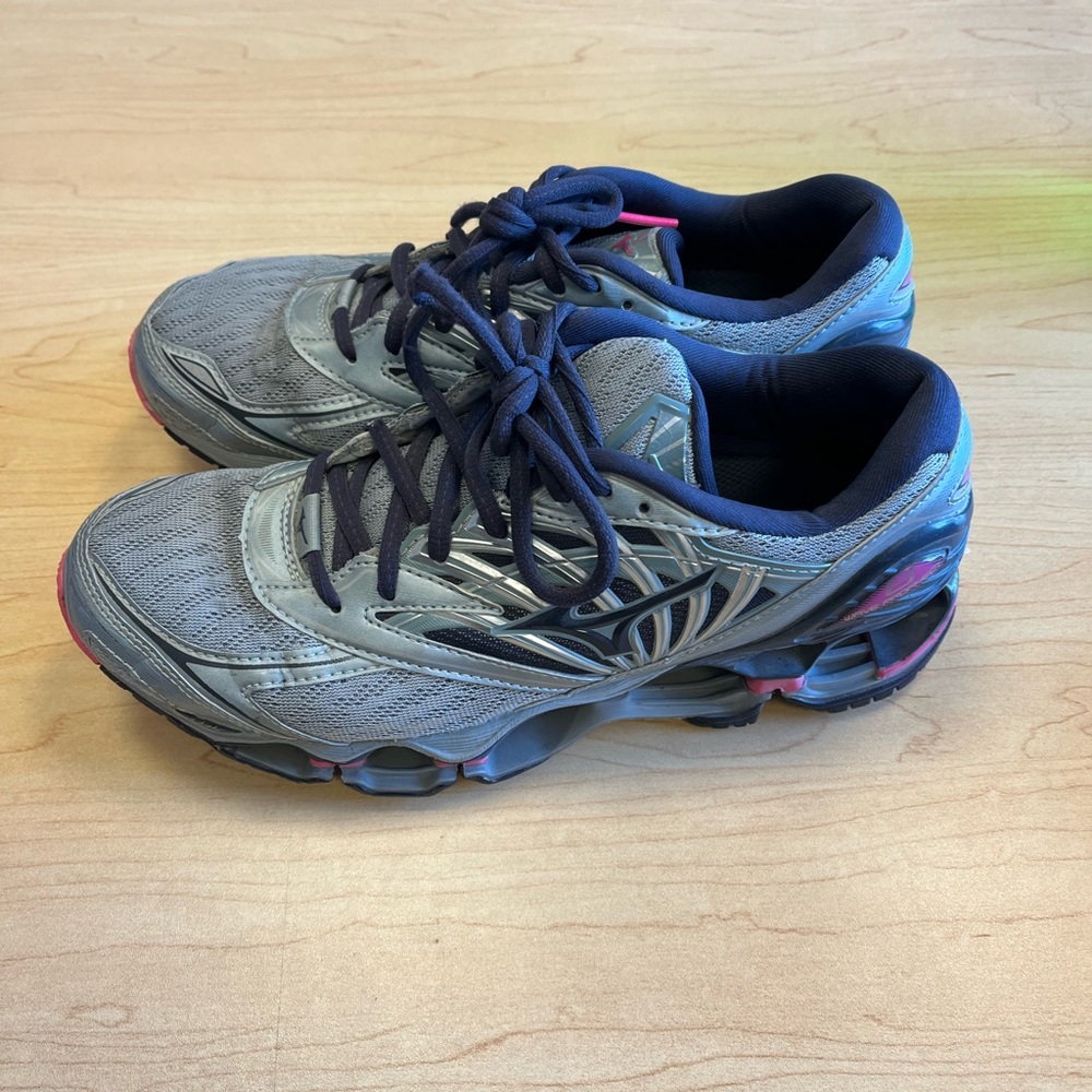 Mizuno Womens Wave Prophecy 8 sneaker size 9